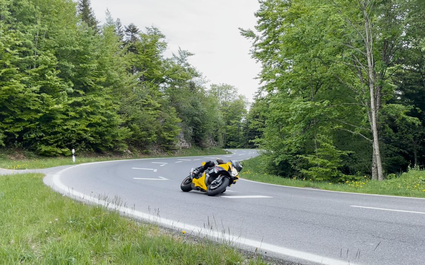 découvrez l'univers du marquage moto : personnalisez votre véhicule avec style et sécurité grâce à nos solutions innovantes et durables. que vous soyez amateur ou professionnel, trouvez des conseils et inspirations pour un marquage unique qui reflète votre passion.